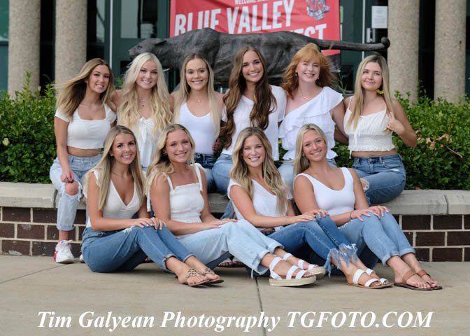 cheer,seniors,high,school,fun,natural,affordable,experienced,when,photography,blue,valley,west